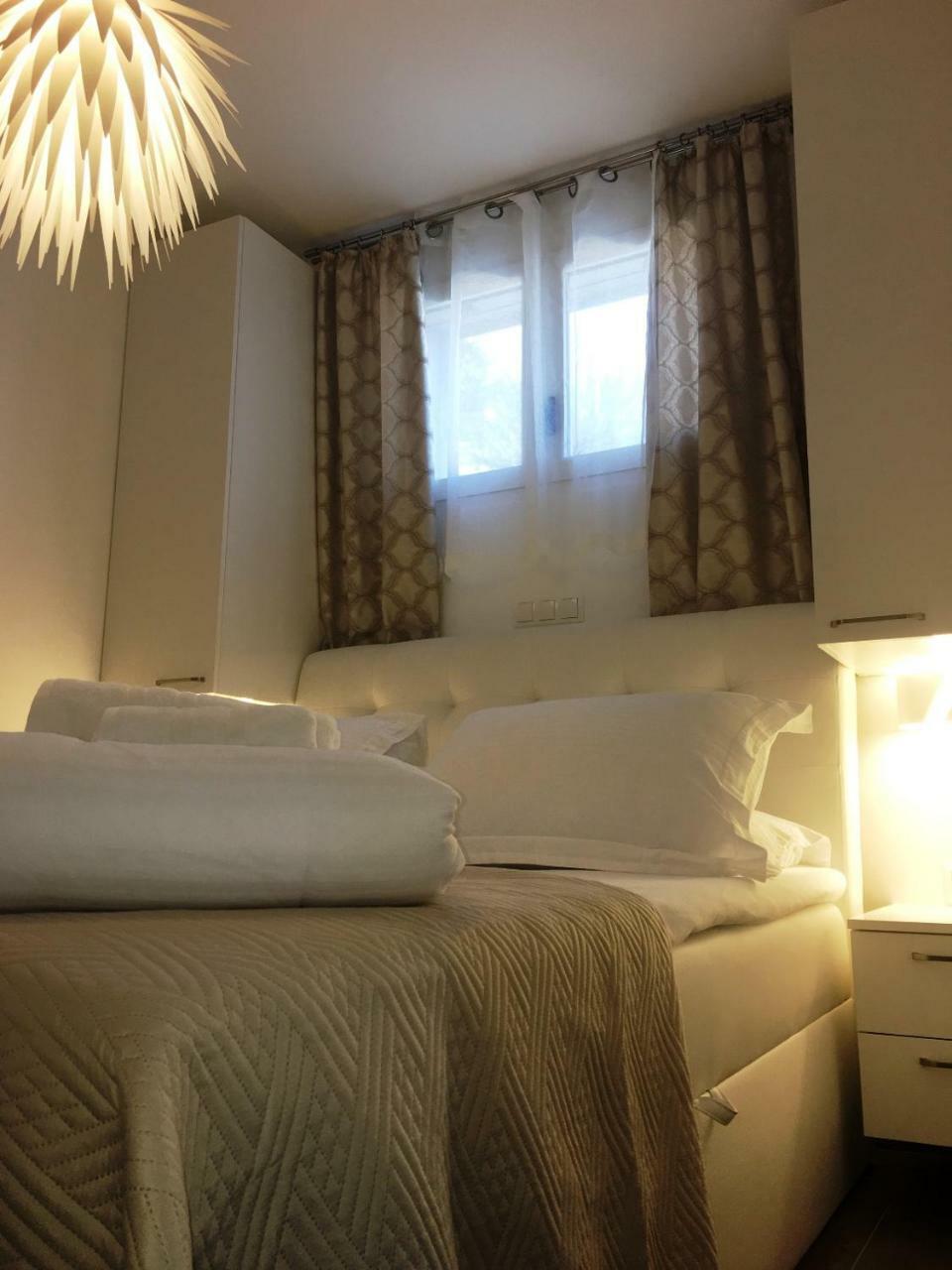 Holiday Hvar Lux Basina Buitenkant foto